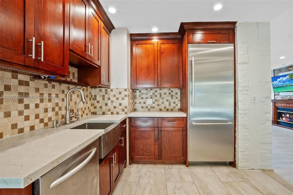 3+1 Müstakil ev — 2725 NE 21st Ave