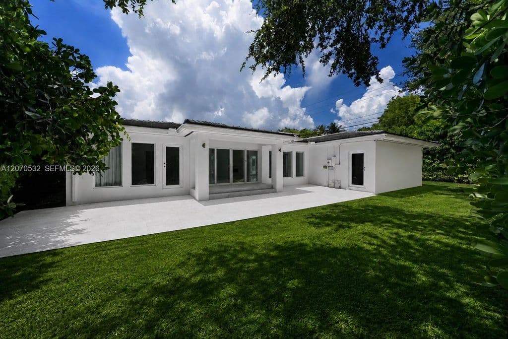 4-bedroom Single-Family Home — 4001 Monserrate St