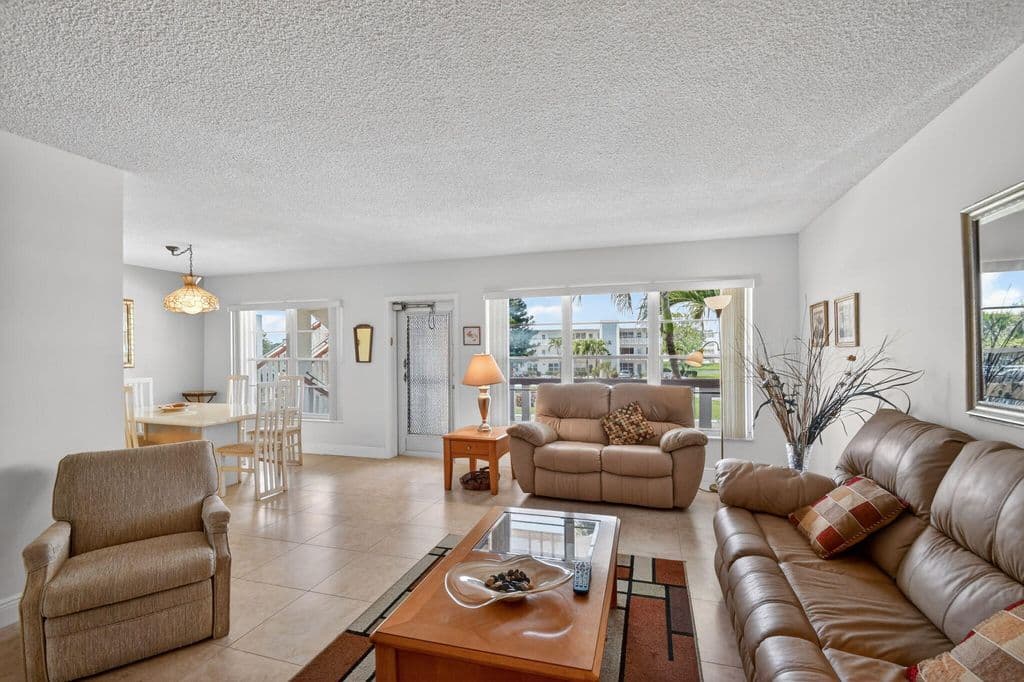 2+1 Condo — 202 Wellington D