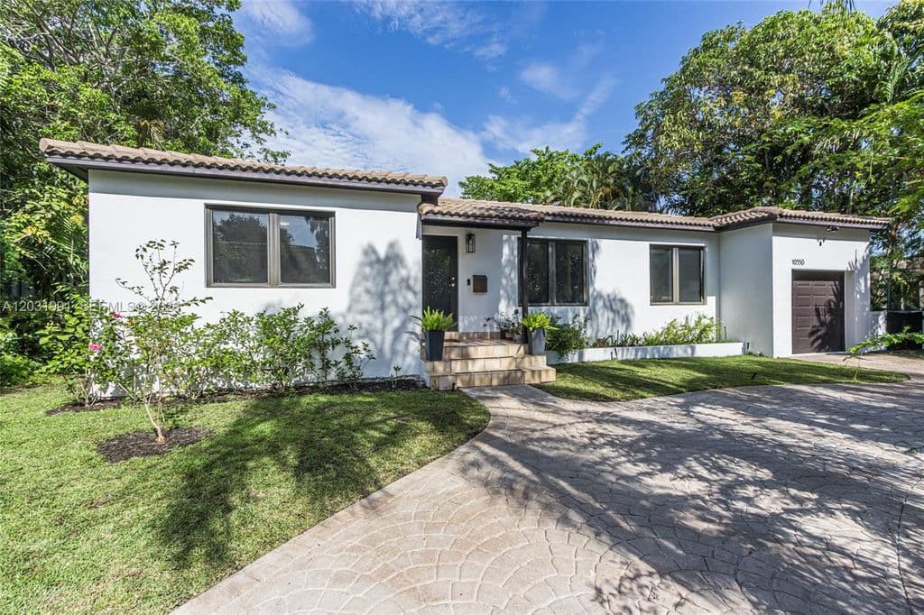 3+1 Müstakil ev — 10550 NE 3rd Ct