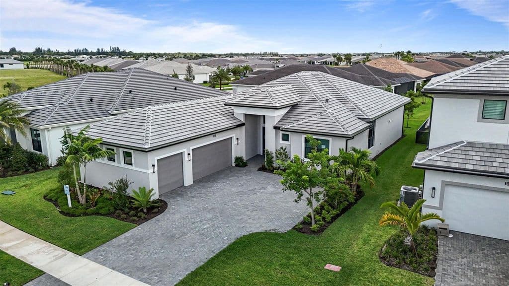 3-bedroom Single-Family Home — 5303 Saint Armands Way