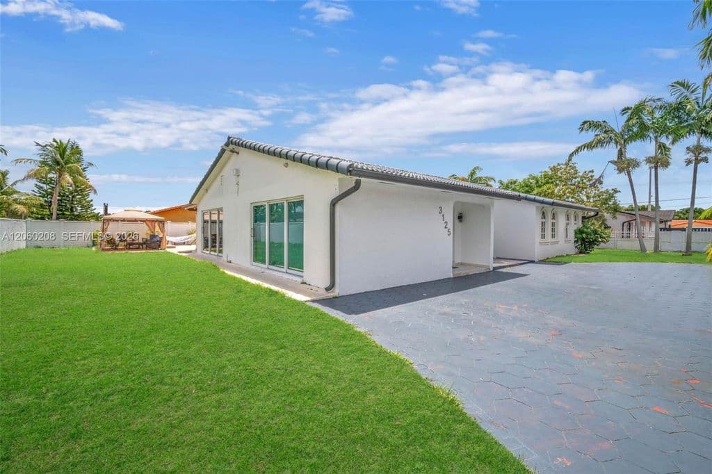 5+1 Müstakil ev — 3125 SW 108th Ave