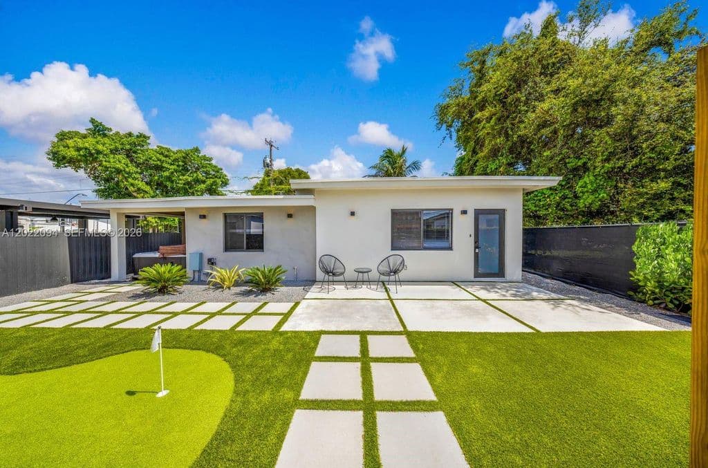 5+1 Müstakil ev — 111 NW 53rd St