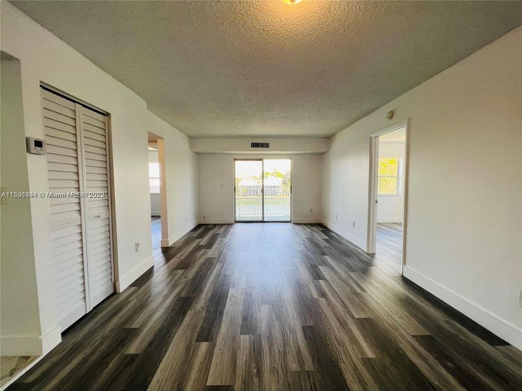 2+1 Condo — 8260 SW 210th St APT 220