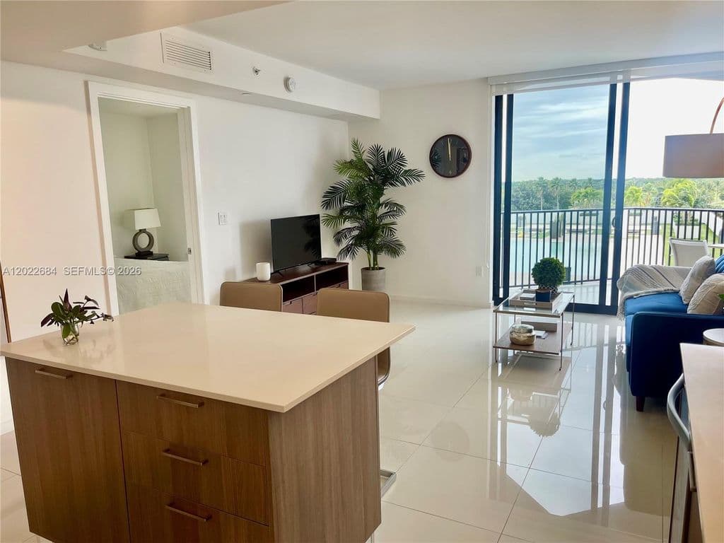 1-bedroom Condo — 5252 NW 85th Ave APT 406
