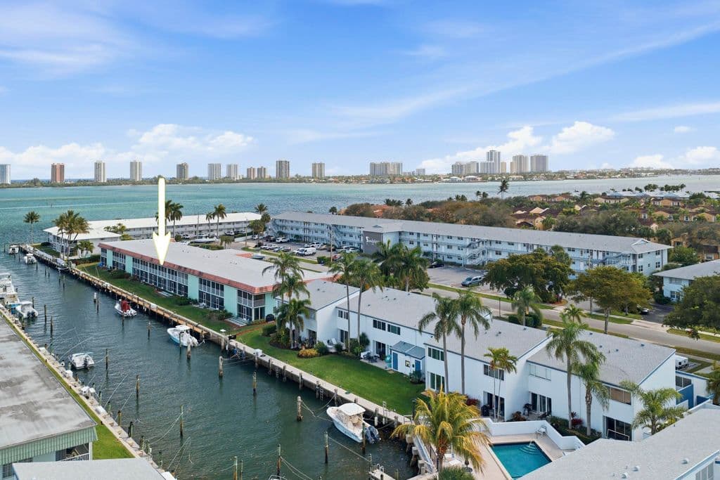 1-bedroom Condo — 117 Lehane Terrace #205