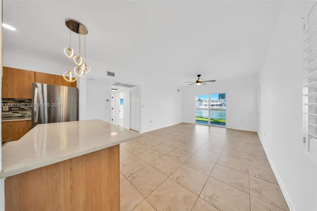 2+1 Condo — 6905 Bay Dr APT 16