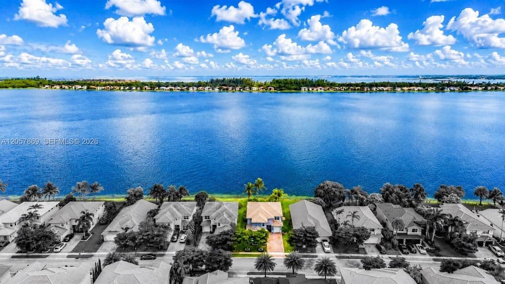 5-bedroom Single-Family Home — 17774 SW 47th St