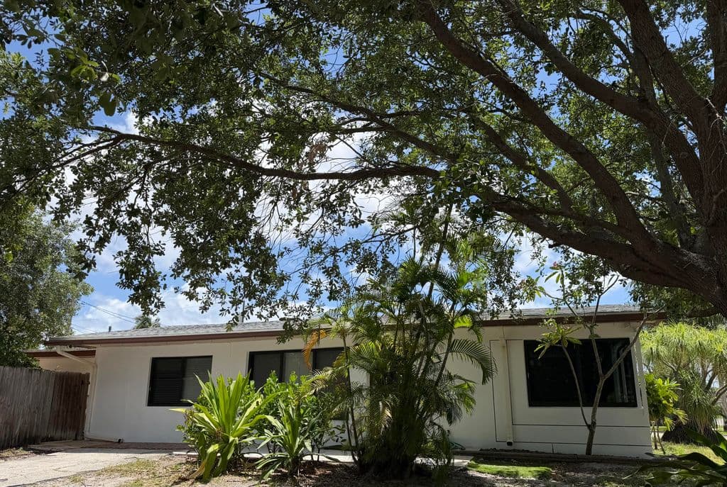 3-bedroom Single-Family Home — 4250 NE 12th Avenue