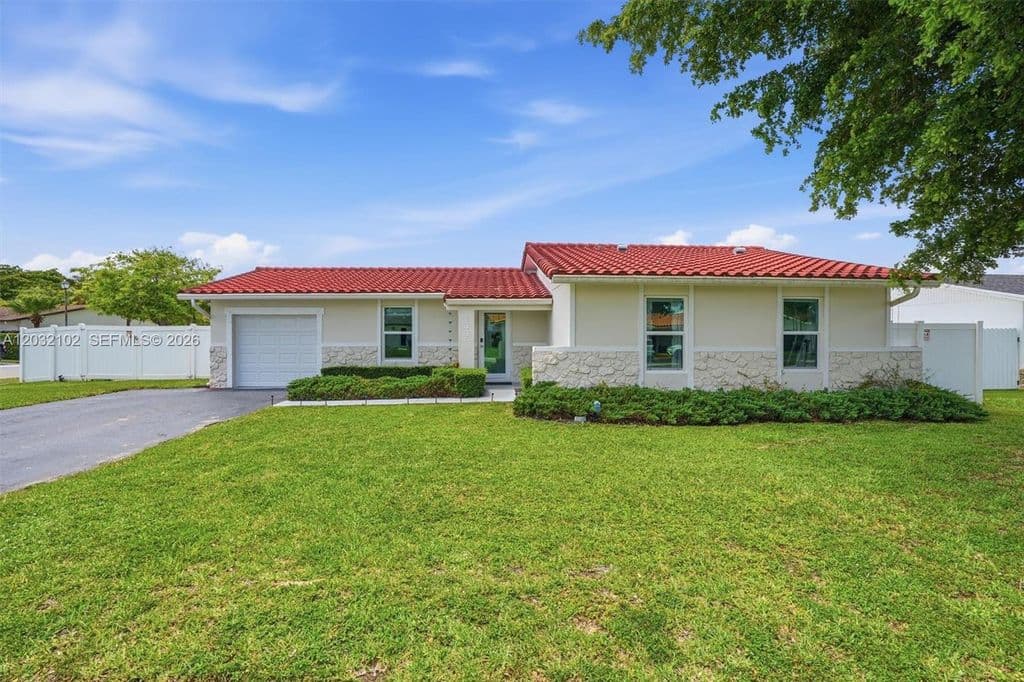 4+1 Müstakil ev — 13391 SW 78th St