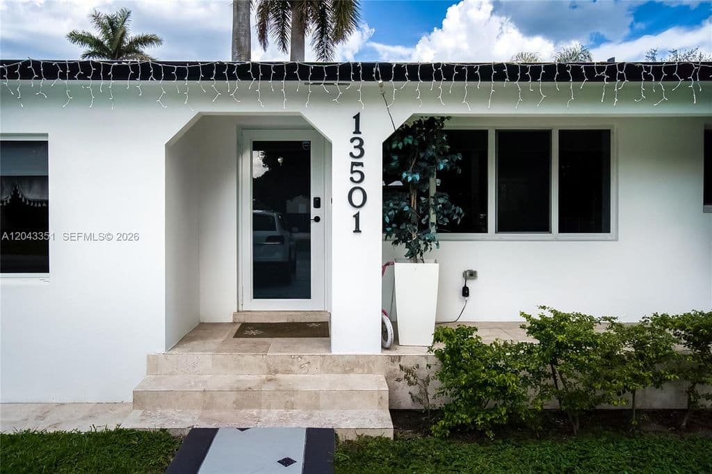 3+1 Müstakil ev — 13501 NE Miami Ct