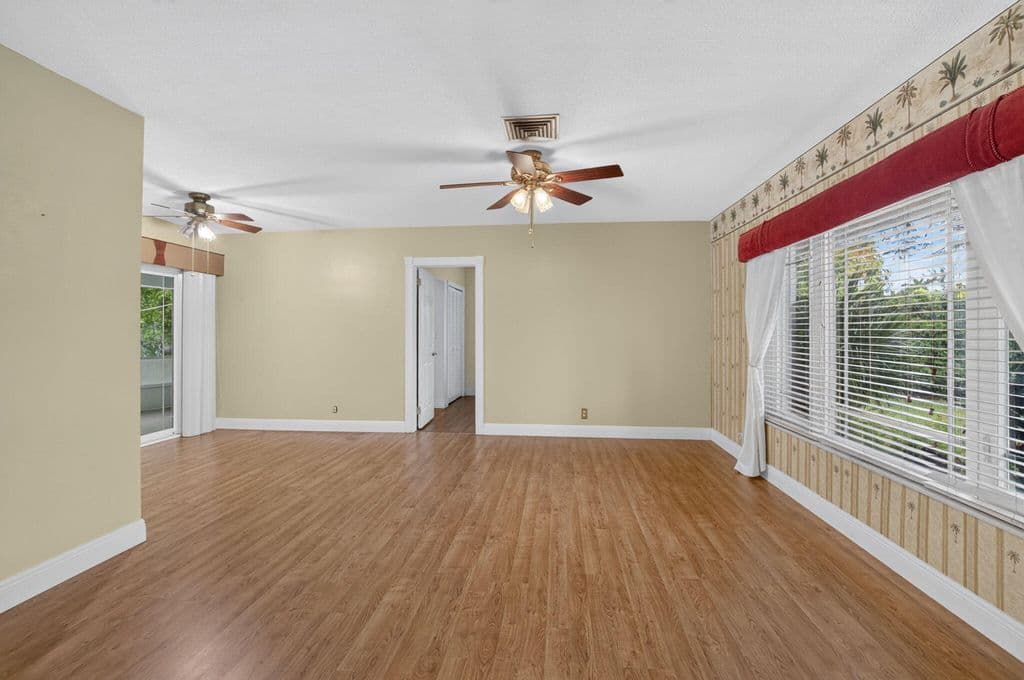 4-bedroom Single-Family Home — 1011 SW 7TH Street