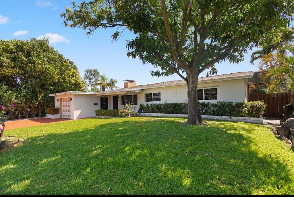 3-bedroom Single-Family Home — 570 SE 2ND Avenue