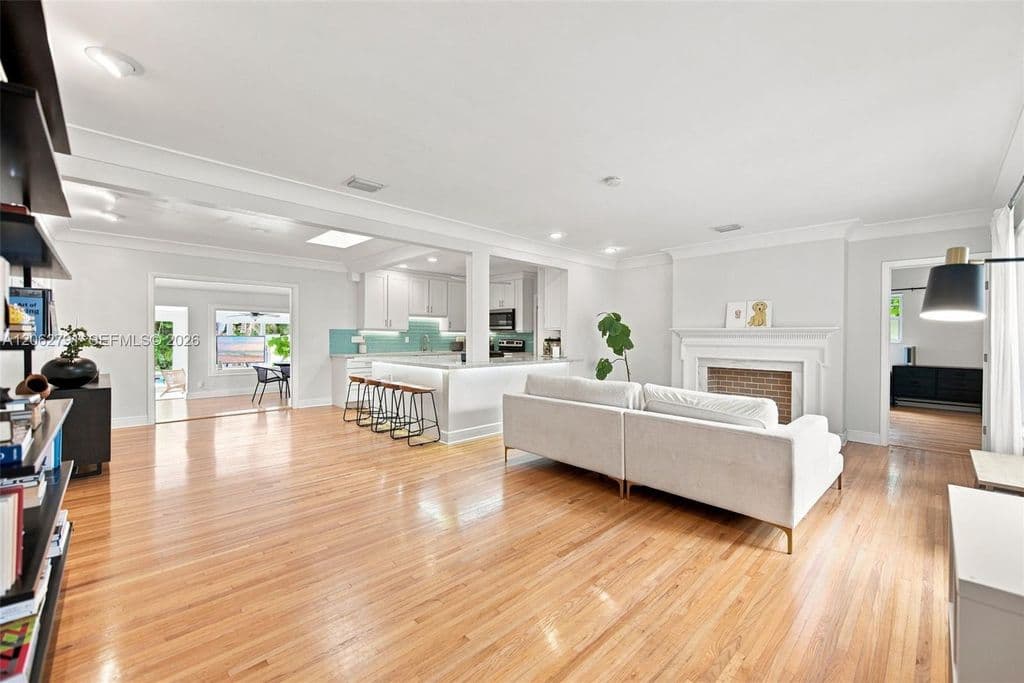 3+1 Müstakil ev — 260 NE 95th St