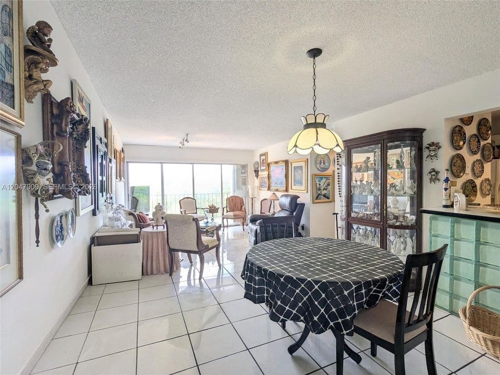 2+1 Condo — 9140 Fontainebleau Blvd APT 504