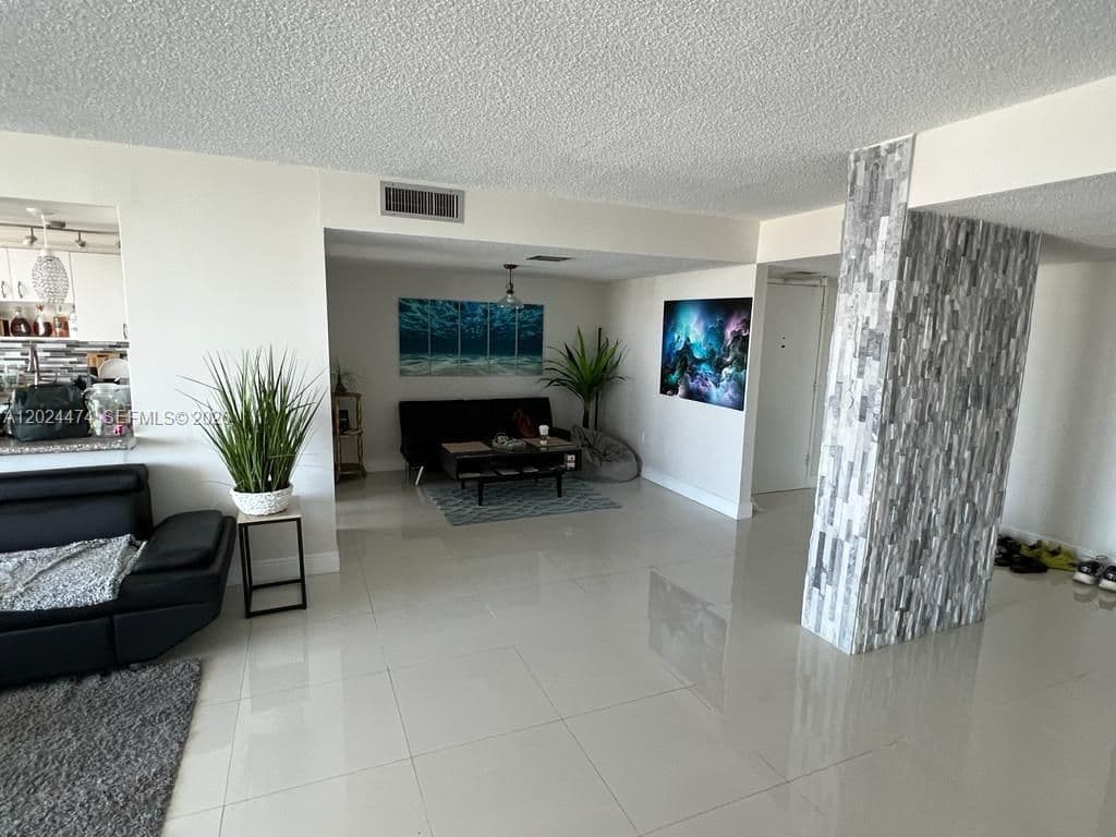 3-bedroom Condo — 18061 Biscayne Blvd APT 1404