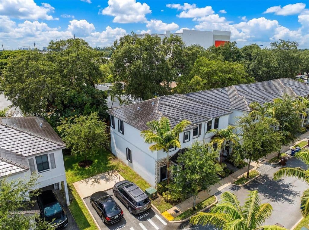 3+1 Mülk — 2821 SW 17th Ave