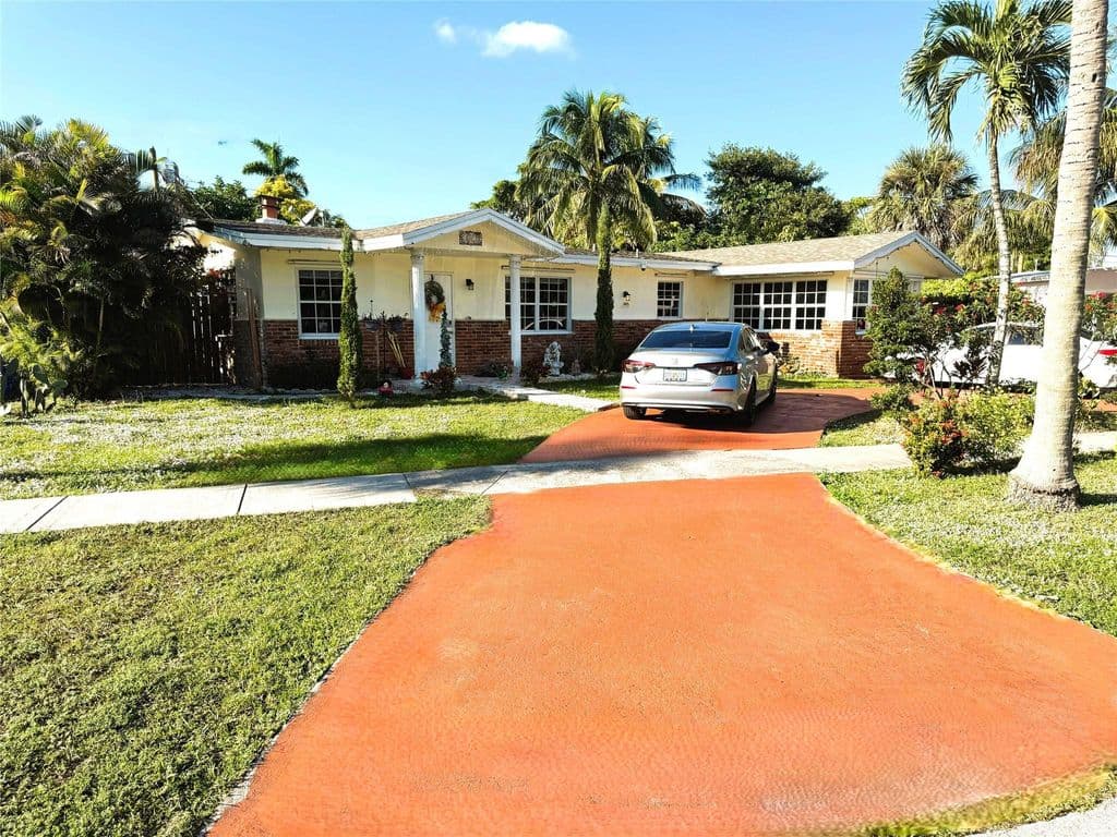 4+1 Müstakil ev — 1313 NW 58th Avenue