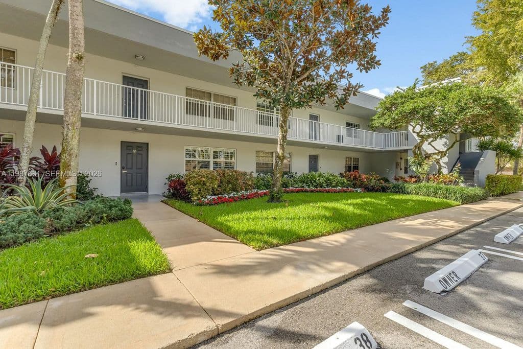 3+1 Condo — 4280 Oaks Ter APT 102