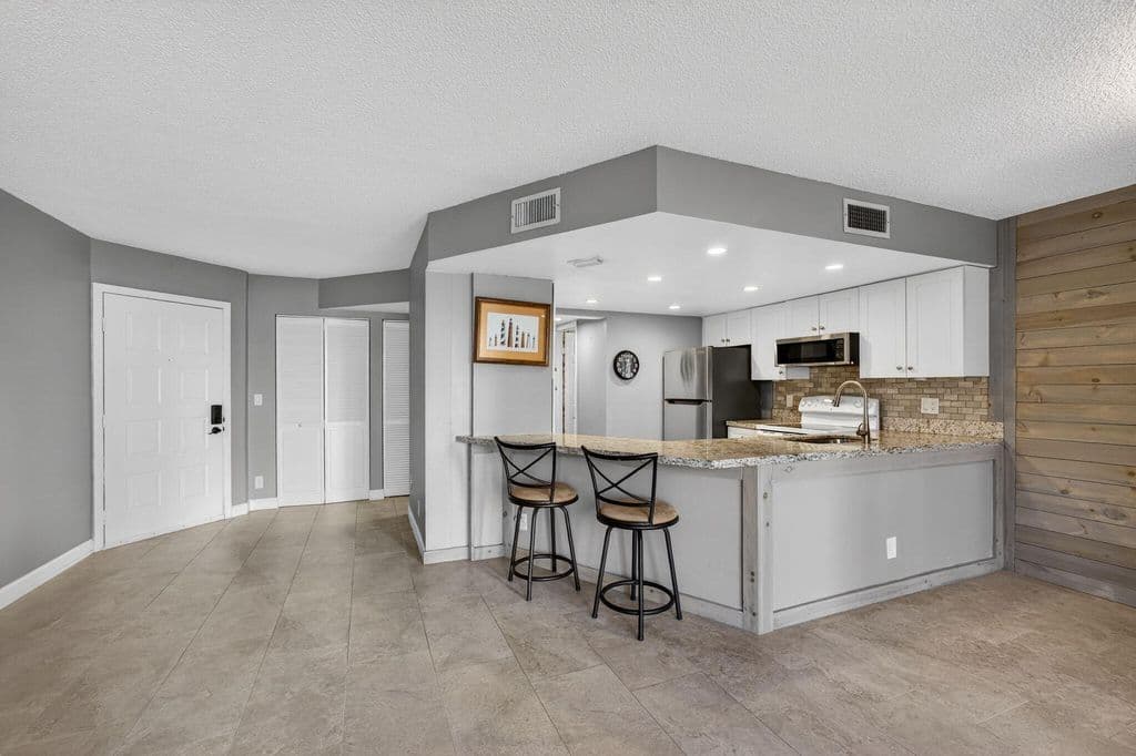1-bedroom Condo — 1605 S Us Highway 1 #D105