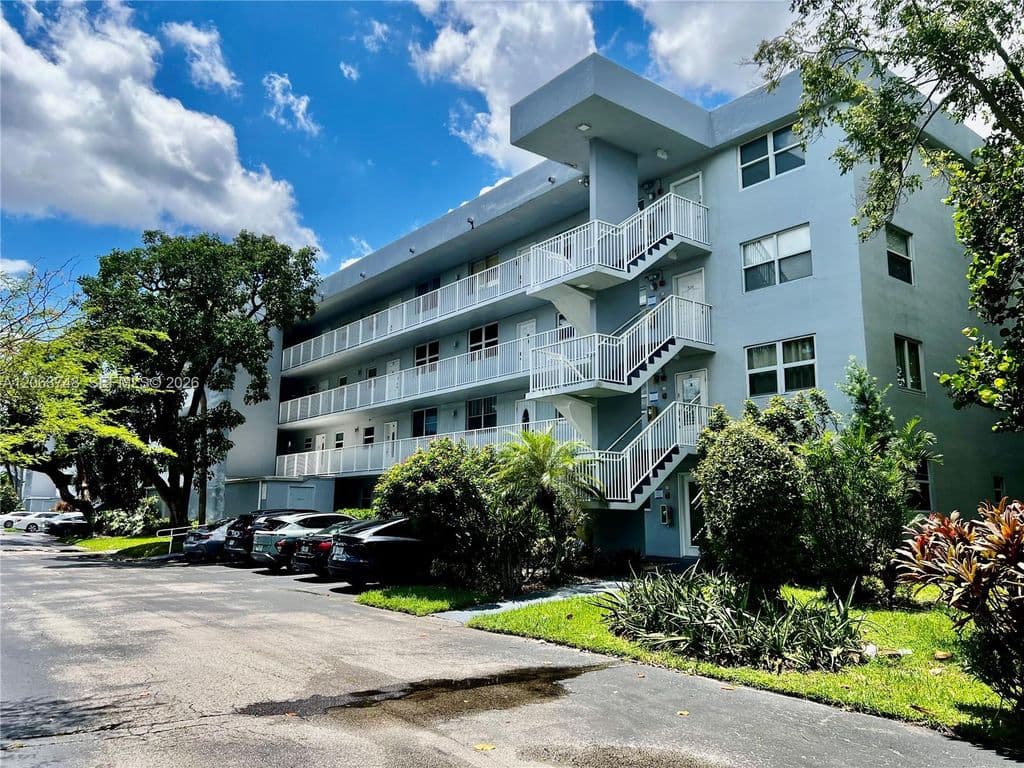 2-bedroom Condo — 111 Royal Park Dr APT 1F