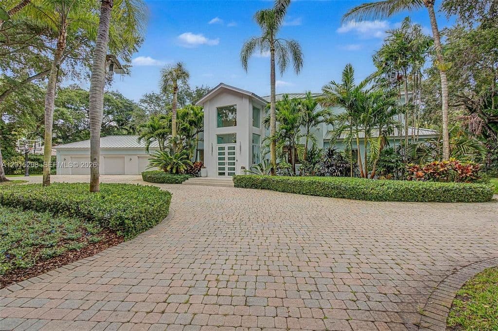 5+1 Müstakil ev — 5790 SW 96th St