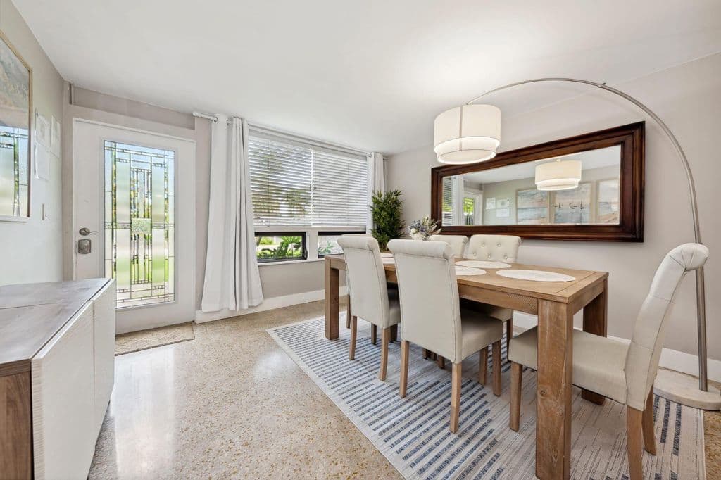 3+1 Müstakil ev — 2507 NW 8th Avenue