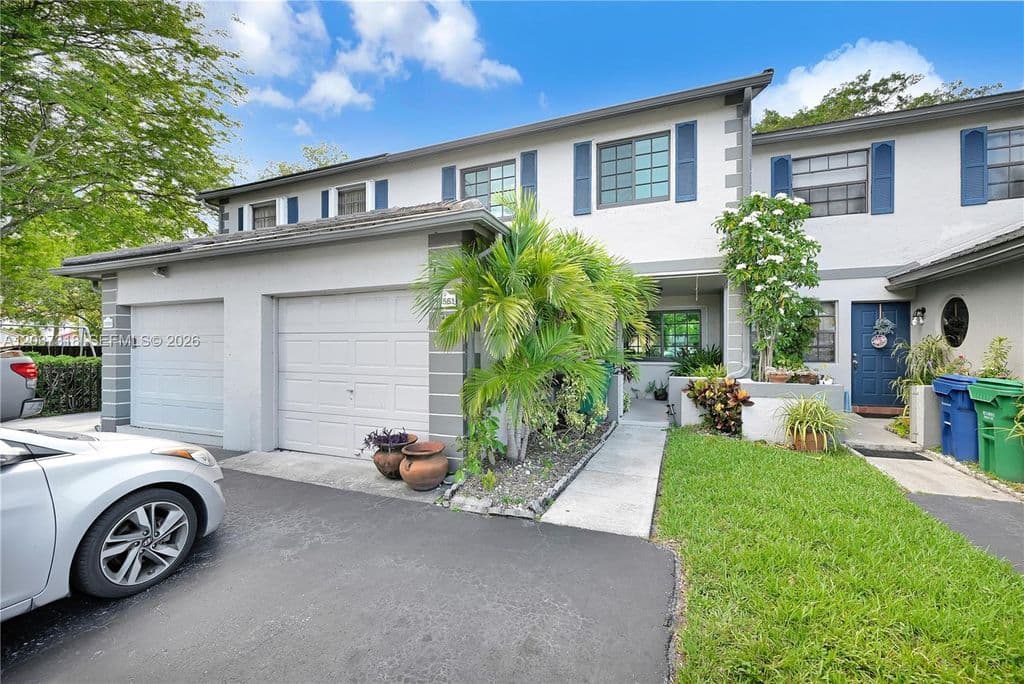 3-bedroom Property — 15561 SW 110th Ter