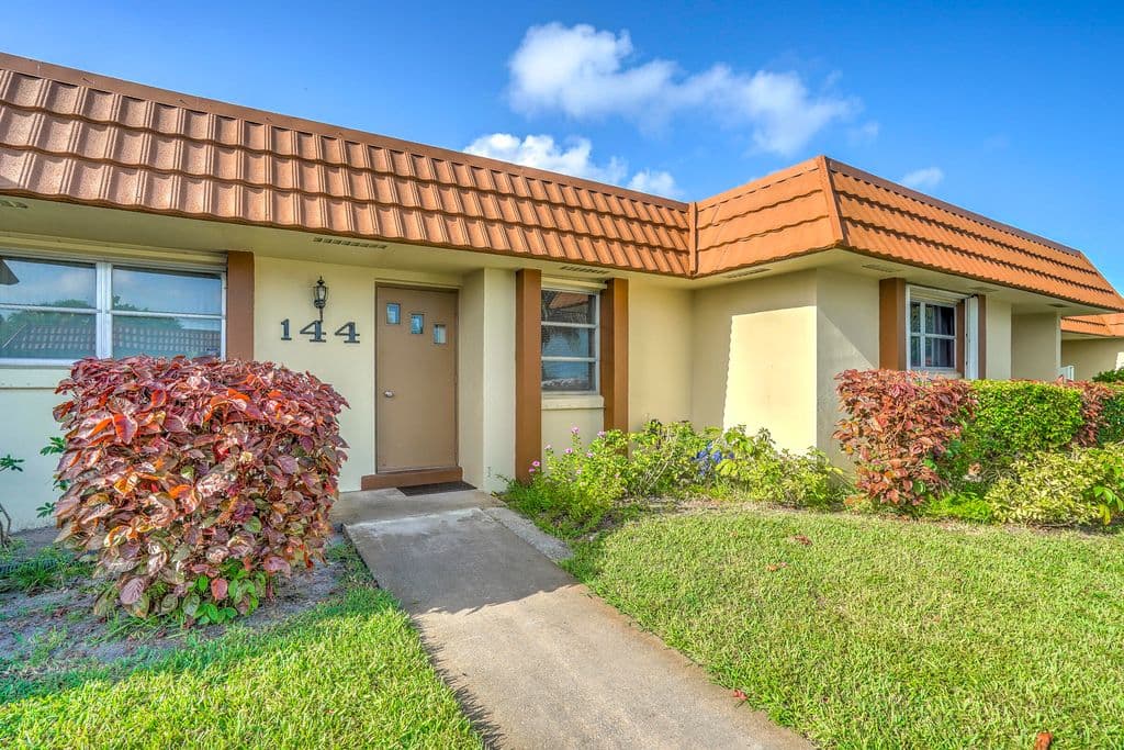 2-bedroom Condo — 5780 FERNLEY Drive W #144