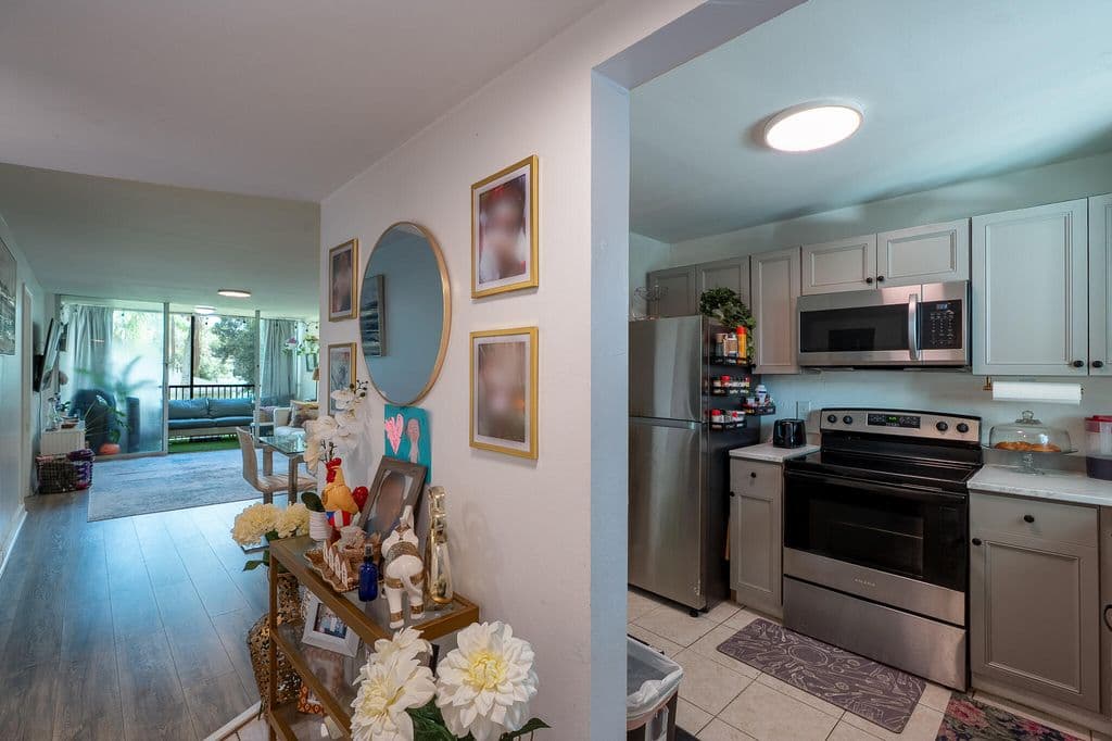 2-bedroom Condo — 5100 SW 64TH Avenue #204A
