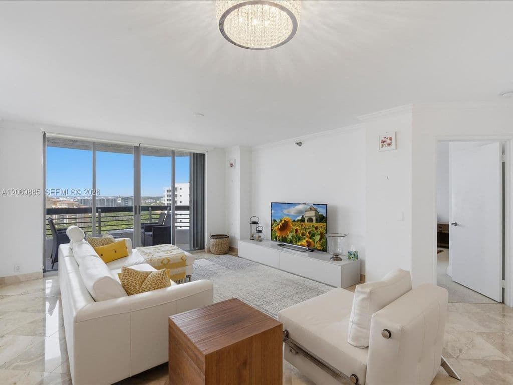 2+1 Condo — 3400 NE 192nd St APT 2001