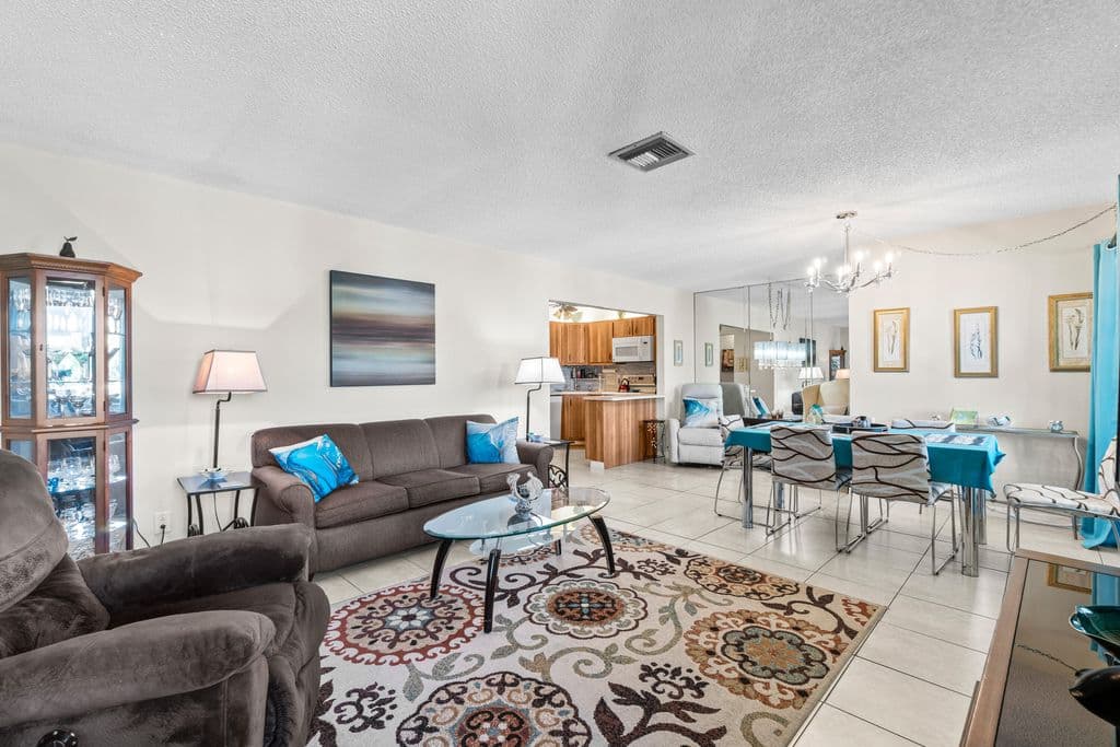 2+1 Condo — 3589 La Aires Court #A-2
