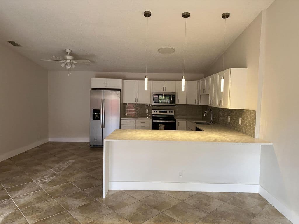 2-bedroom Single-Family Home — 4326 Woodstock Drive #C