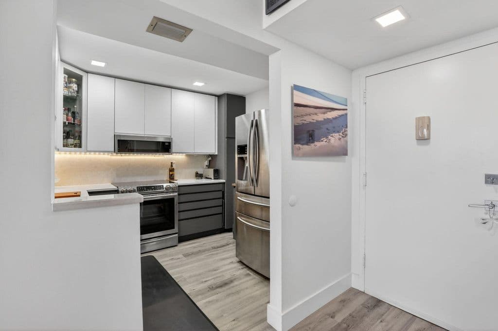 2+1 Condo — 1160 N Federal Highway #1121