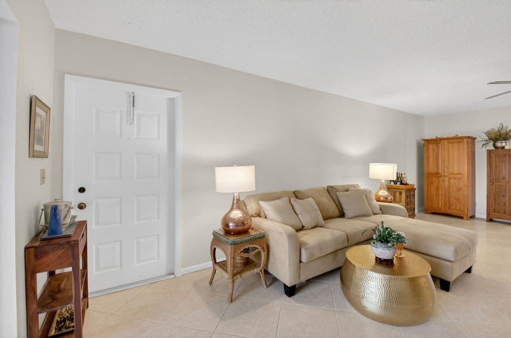 1-bedroom Condo — 14579 Canalview Drive #B