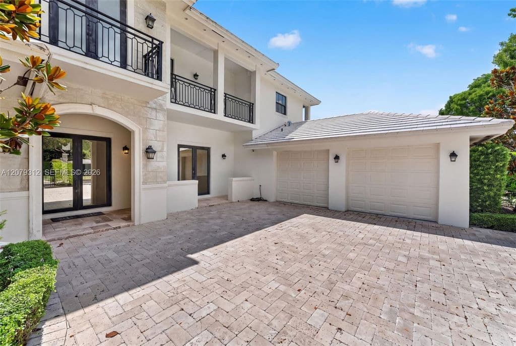 6-bedroom Single-Family Home — 7641 SW 59th Ct
