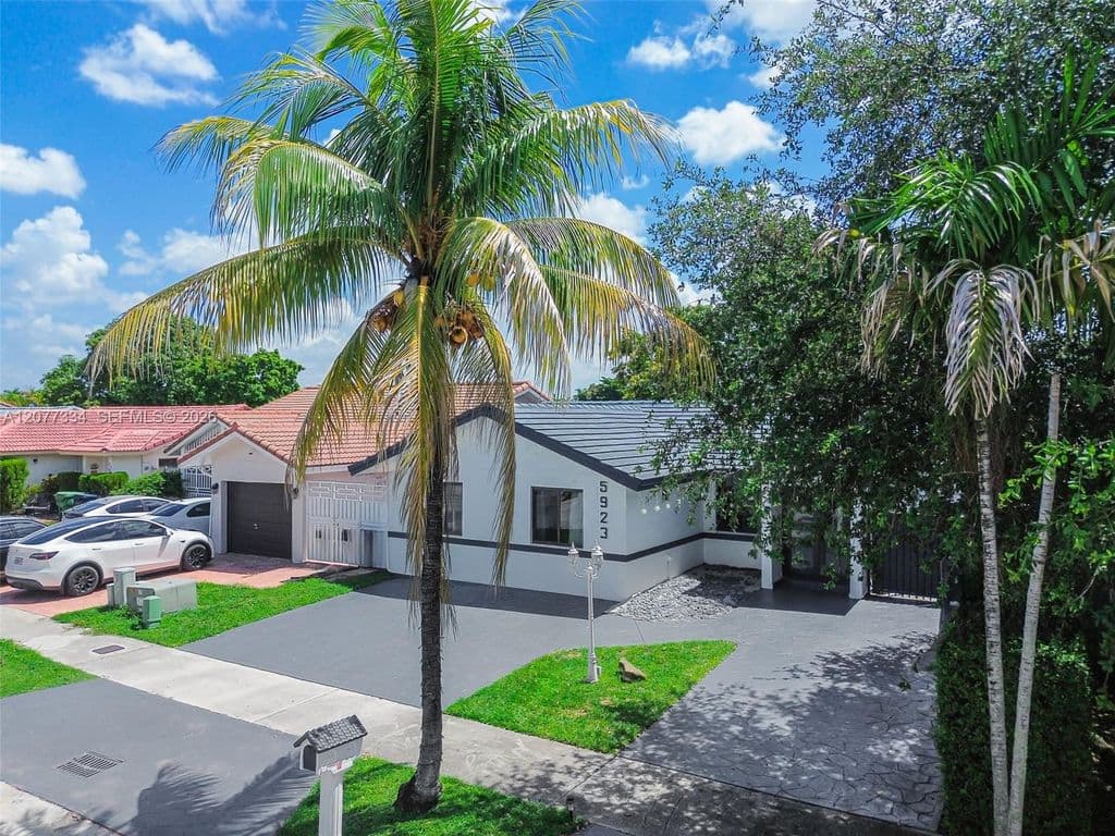4+1 Müstakil ev — 5923 SW 147th Pl