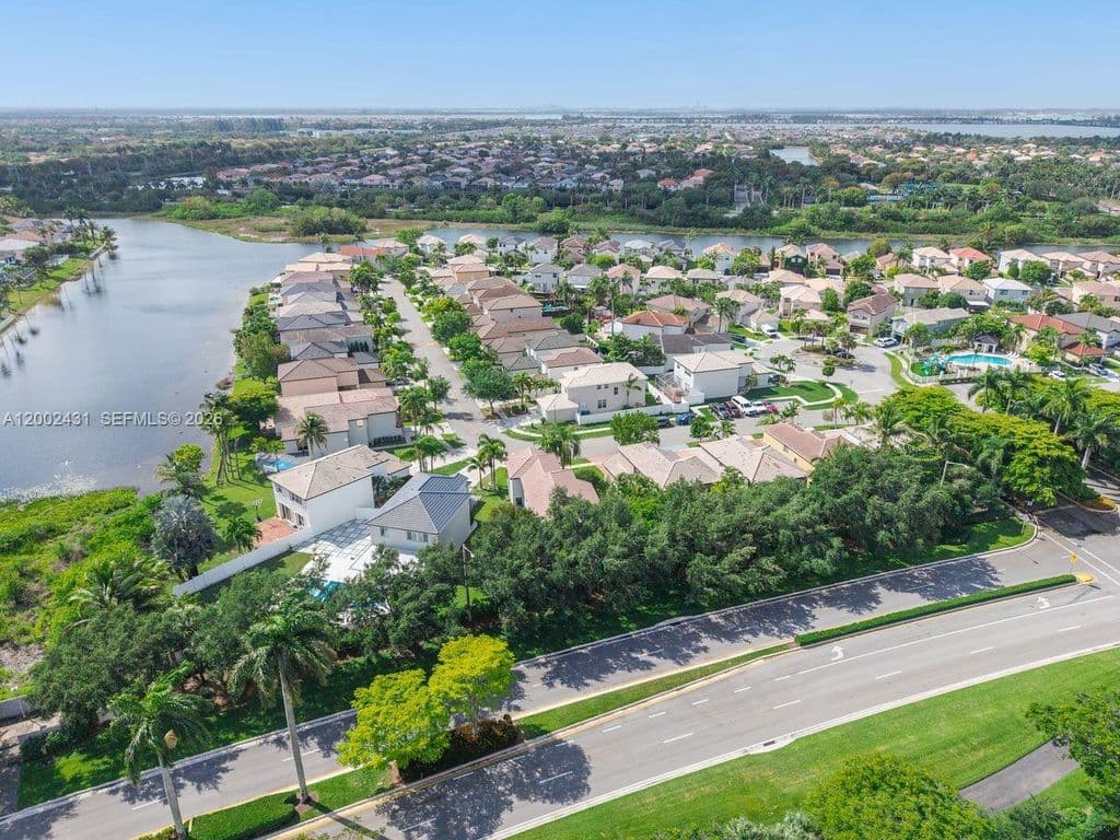 4+1 Müstakil ev — 17621 SW 31st Ct