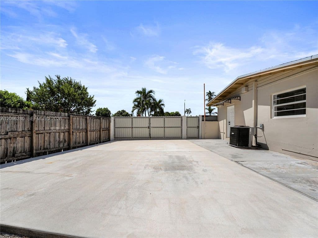 4+1 Müstakil ev — 8241 SW 12th Ter