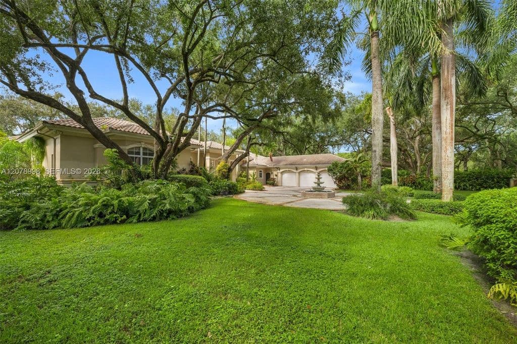 5+1 Müstakil ev — 8430 SW 98th St