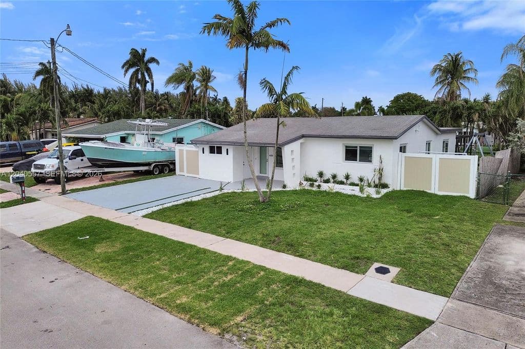 5-bedroom Single-Family Home — 4480 SW 34th Ter
