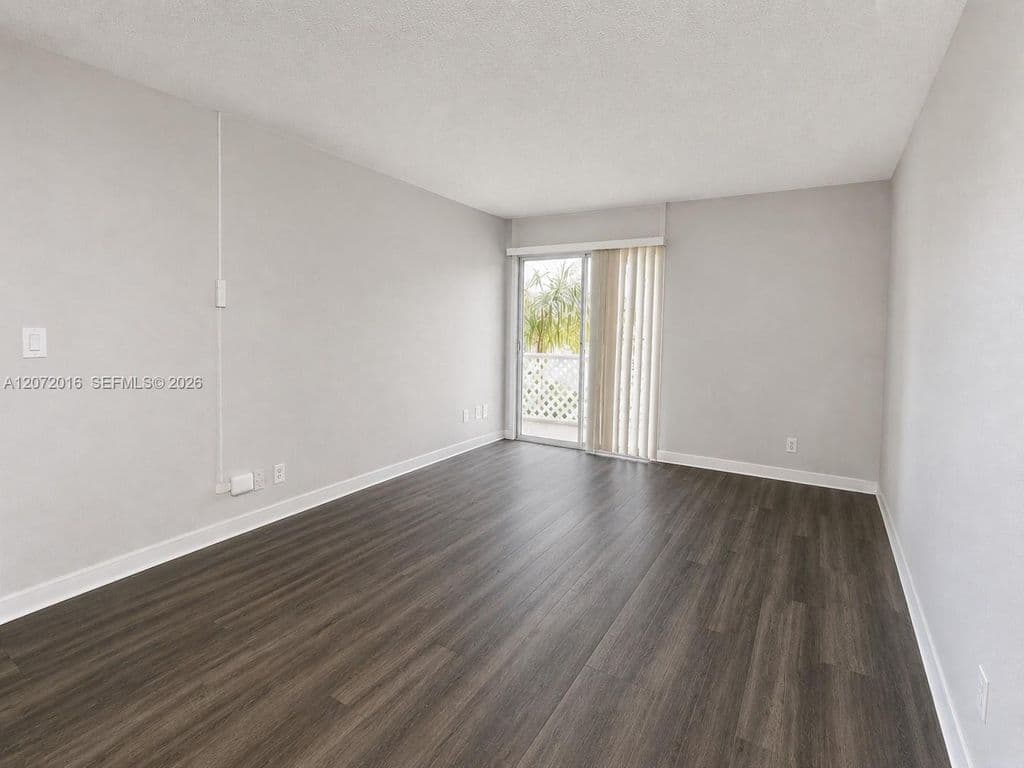 1+1 Condo — 4550 NW 9th St APT 512E