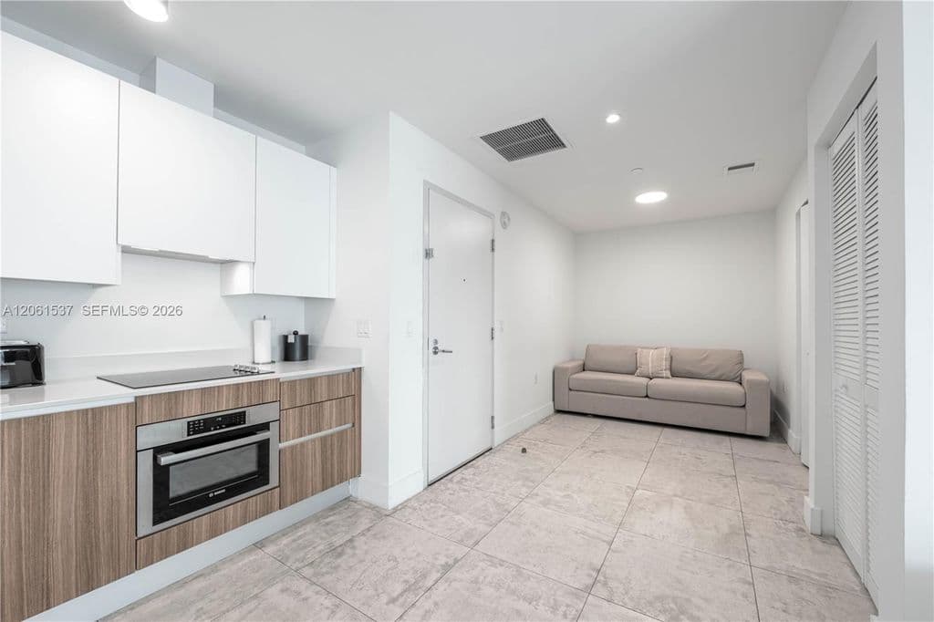 2+1 Condo — 239 SW 9th St #2103
