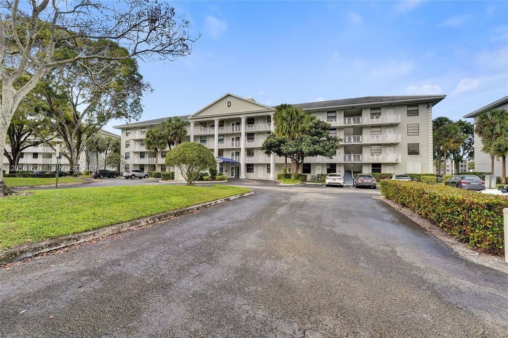 2-bedroom Condo — 1713 Whitehall Dr APT 304