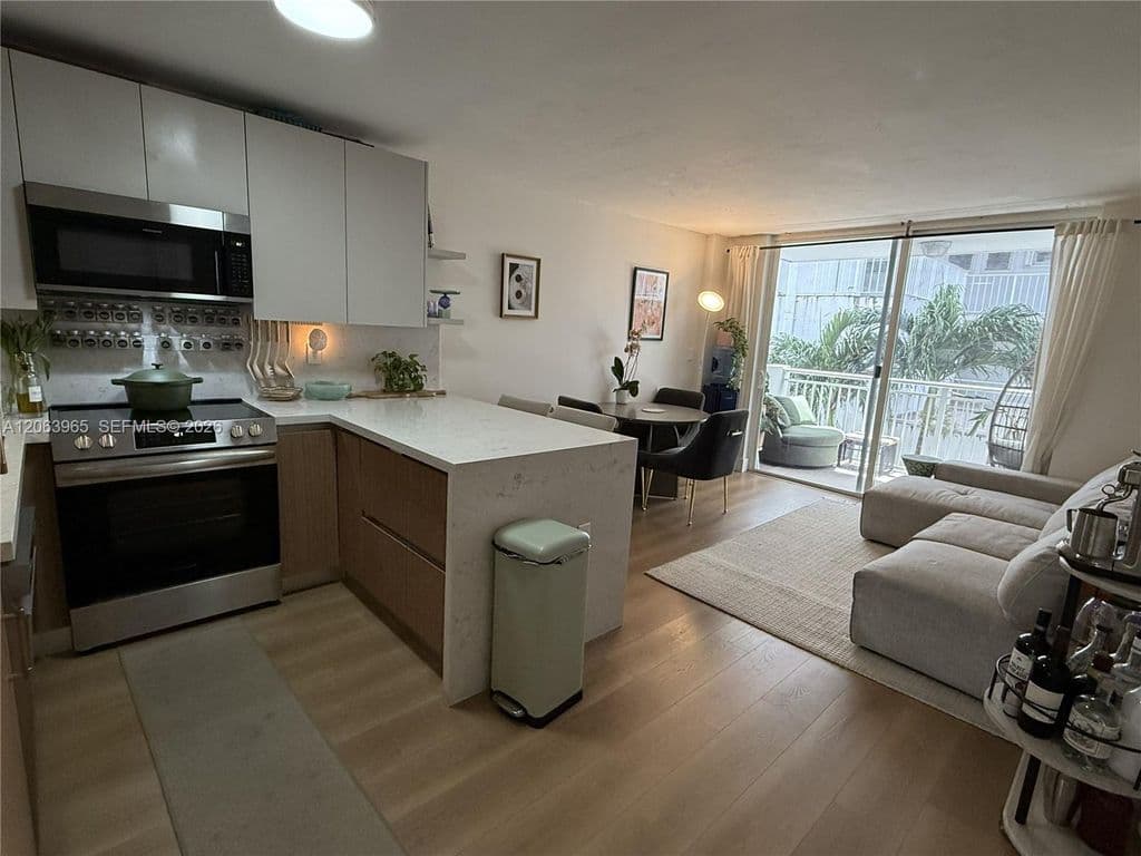 2-bedroom Condo — 1666 West Ave APT 305
