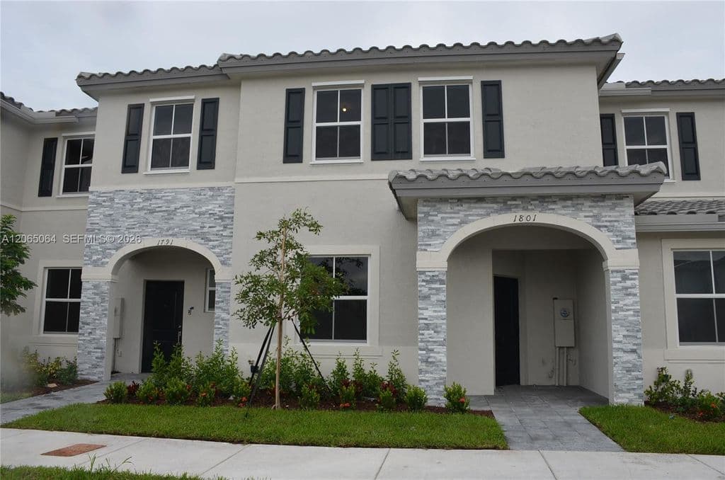 3-bedroom Property — 1801 SE 27th Ter