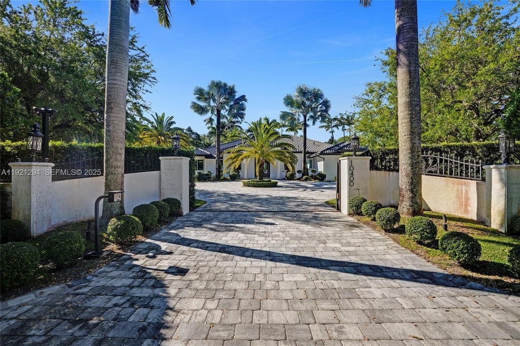 4+1 Müstakil ev — 10400 SW 62nd St