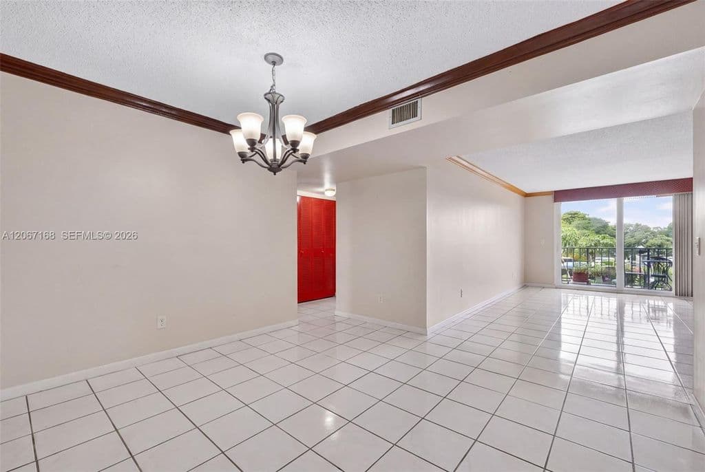 2+1 Condo — 12500 NE 15th Ave APT 306