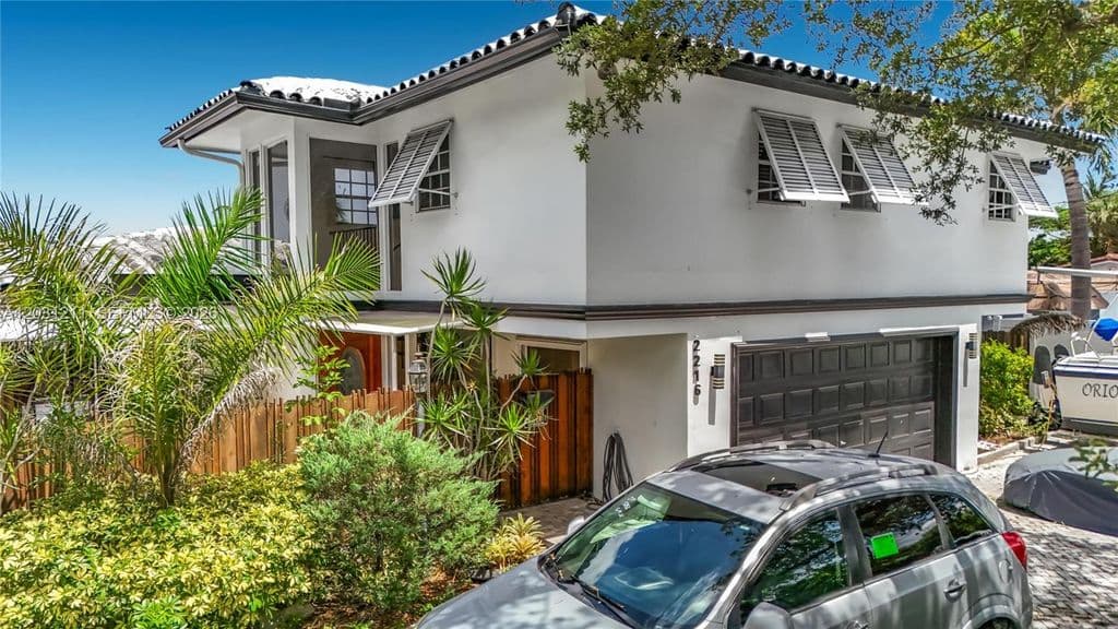 4+1 Müstakil ev — 2216 NE 18th Ave