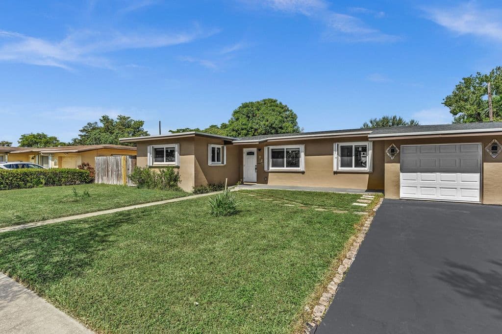 3+1 Müstakil ev — 721 FAIRWAY Drive